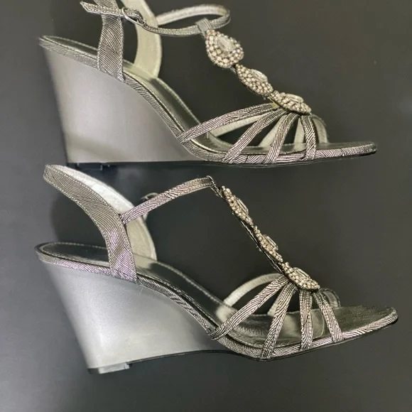 Adrianna Papell heels - Picture 3 of 10